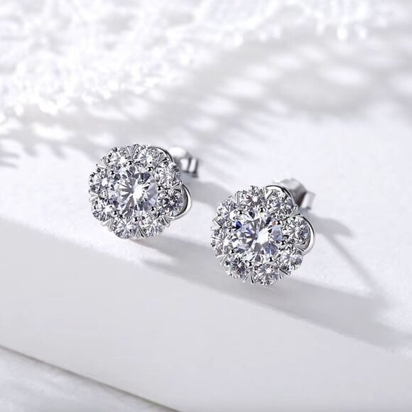 NEW 18k White Gold Round Diamond Earrings - Picture 6 of 6